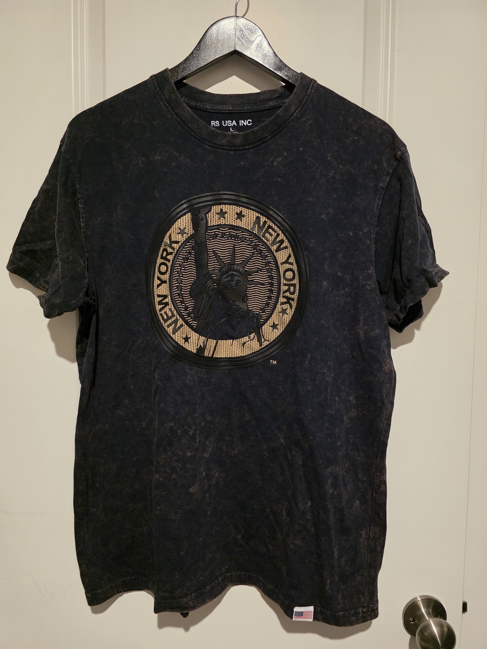 RS USA INC New York Statue of Liberty Graphic T-Shirt Black Large